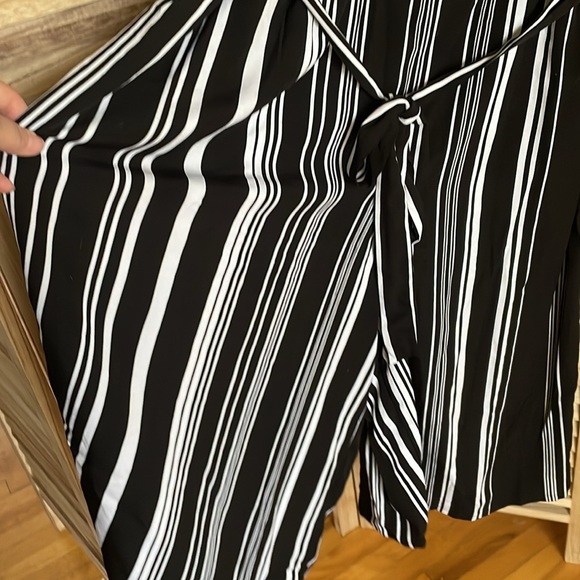 Beautiful striped wide leg capri jumpsuit - Picture 4 of 6
